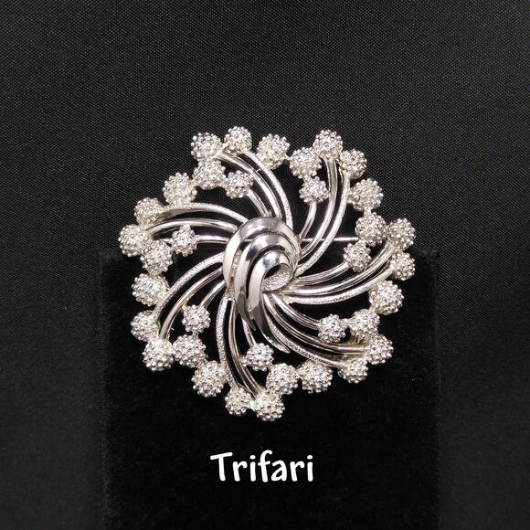 Crown Trifari  Spiral Brooch, Rhodium Plated, Silver Tone, 1960 Vintage - Picture 1 of 10